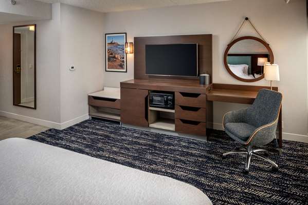  - Hampton Inn Commack - I-495, Exits 52 & 53