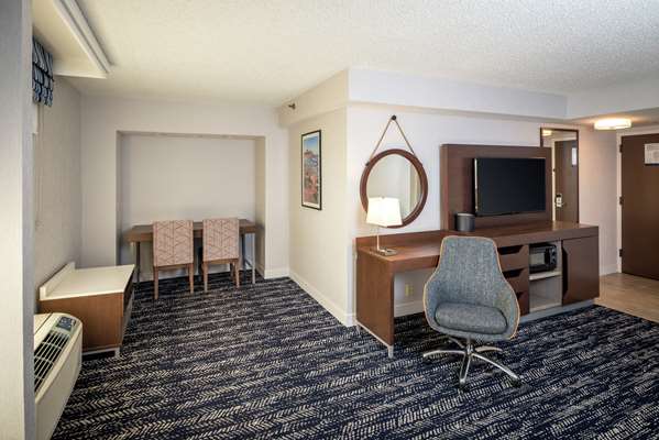  - Hampton Inn Commack - I-495, Exits 52 & 53