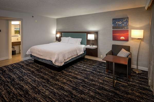  - Hampton Inn Commack - I-495, Exits 52 & 53