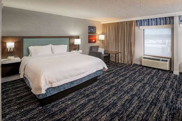  - Hampton Inn Commack - I-495, Exits 52 & 53