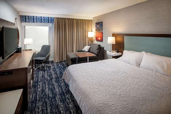  - Hampton Inn Commack - I-495, Exits 52 & 53