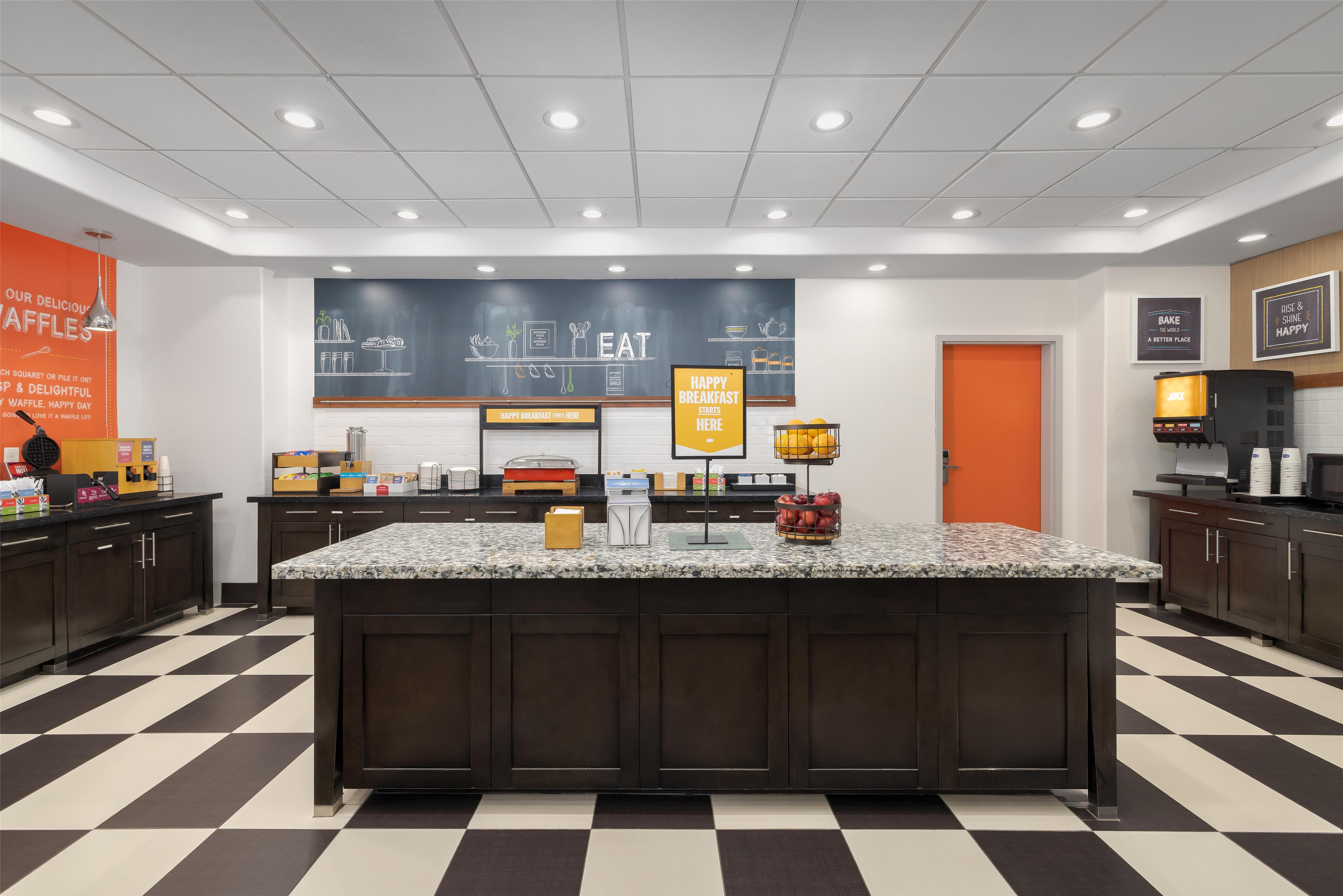 Breakfast Area | Hampton Inn Cotulla