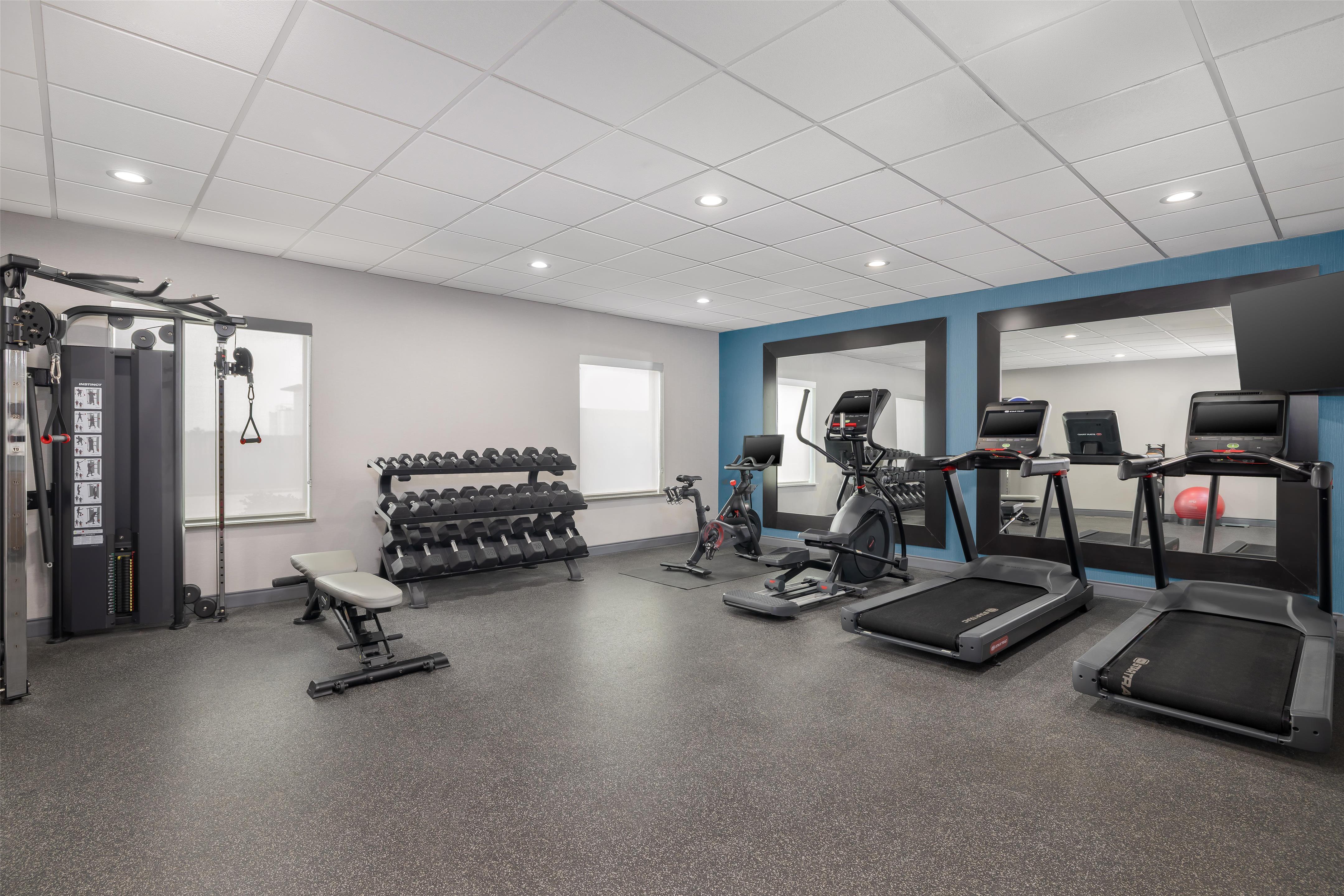 Health club fitness center gym | Hampton Inn Cotulla