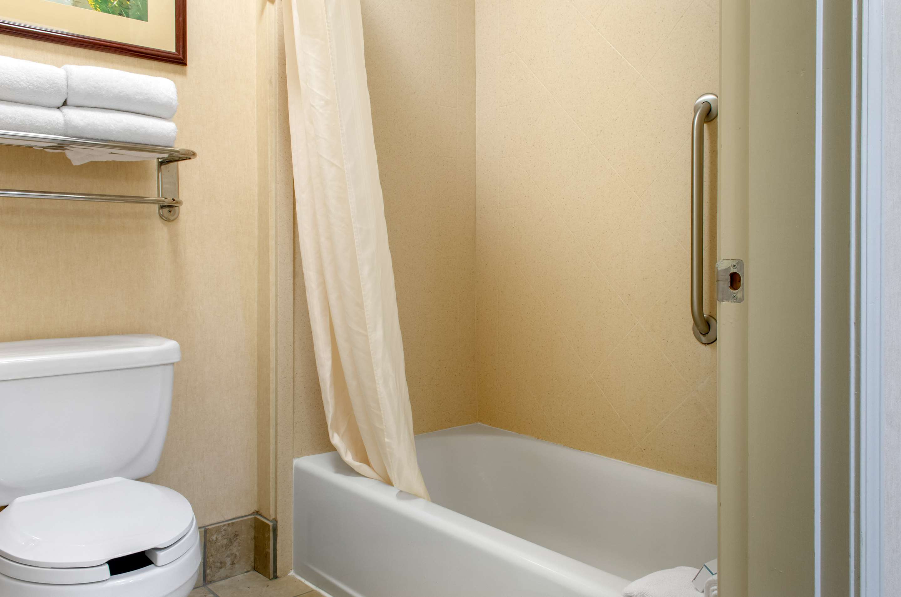 Guest room bath