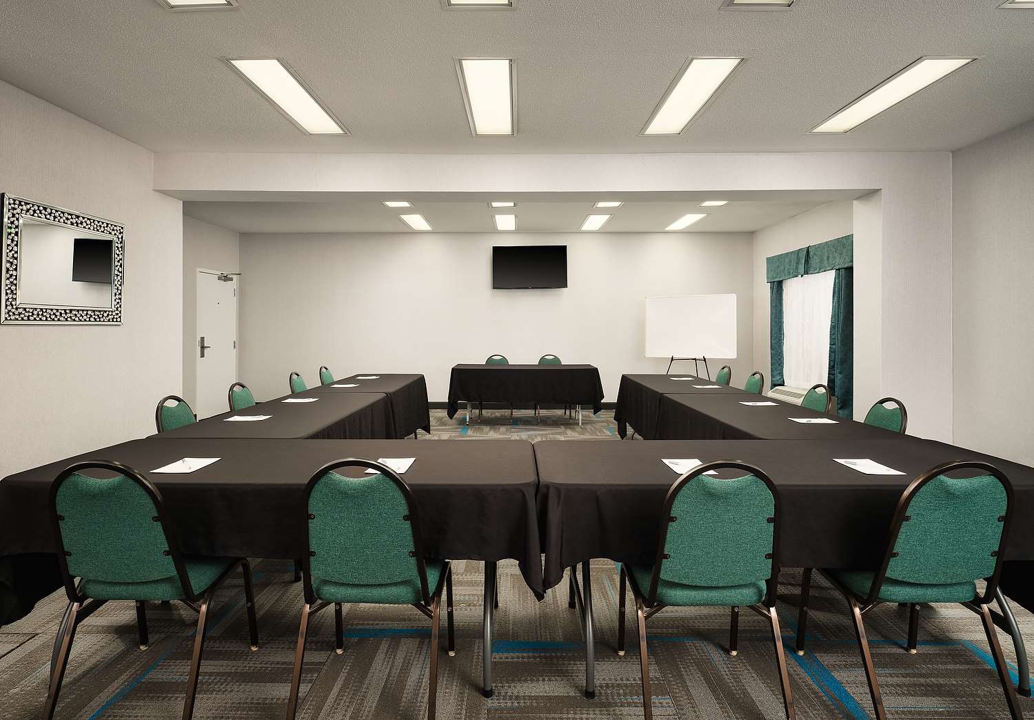 Meeting Room | Hampton Inn Covington