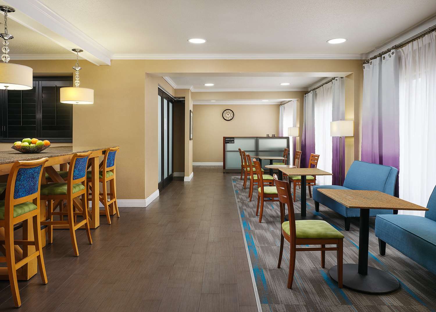 Lobby | Hampton Inn Covington