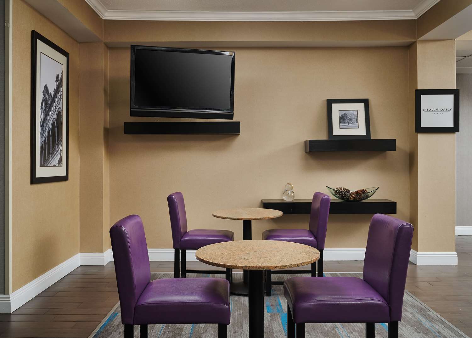 Lobby | Hampton Inn Covington