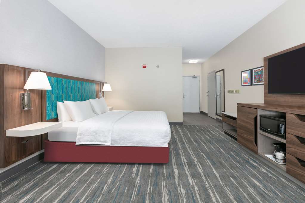Hampton Inn by Hilton Kingsville Room Type - 1KNG MOB HEAR ACC W TUB NS