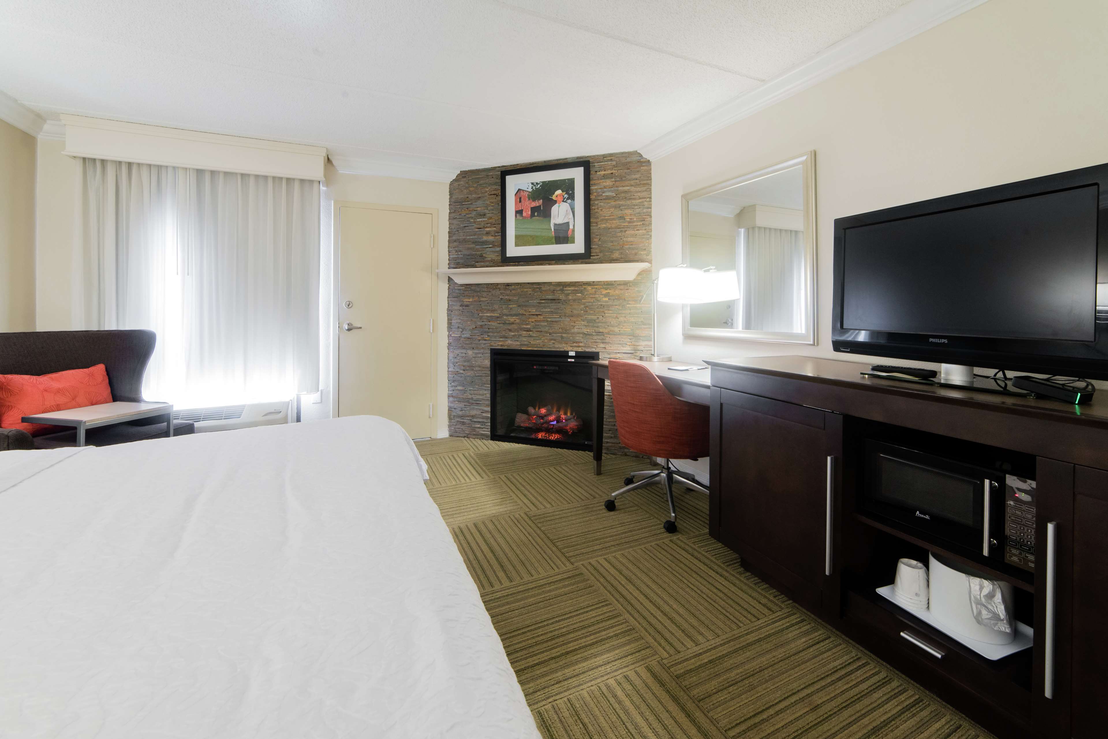Hampton Inn Caryville Room Type - 1 KING W  WHIRLPOOL NOSMOK