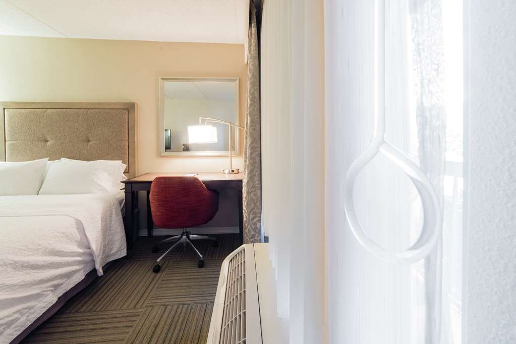 Hampton Inn Caryville-guestroom-Guest Room,On-Site.jpg