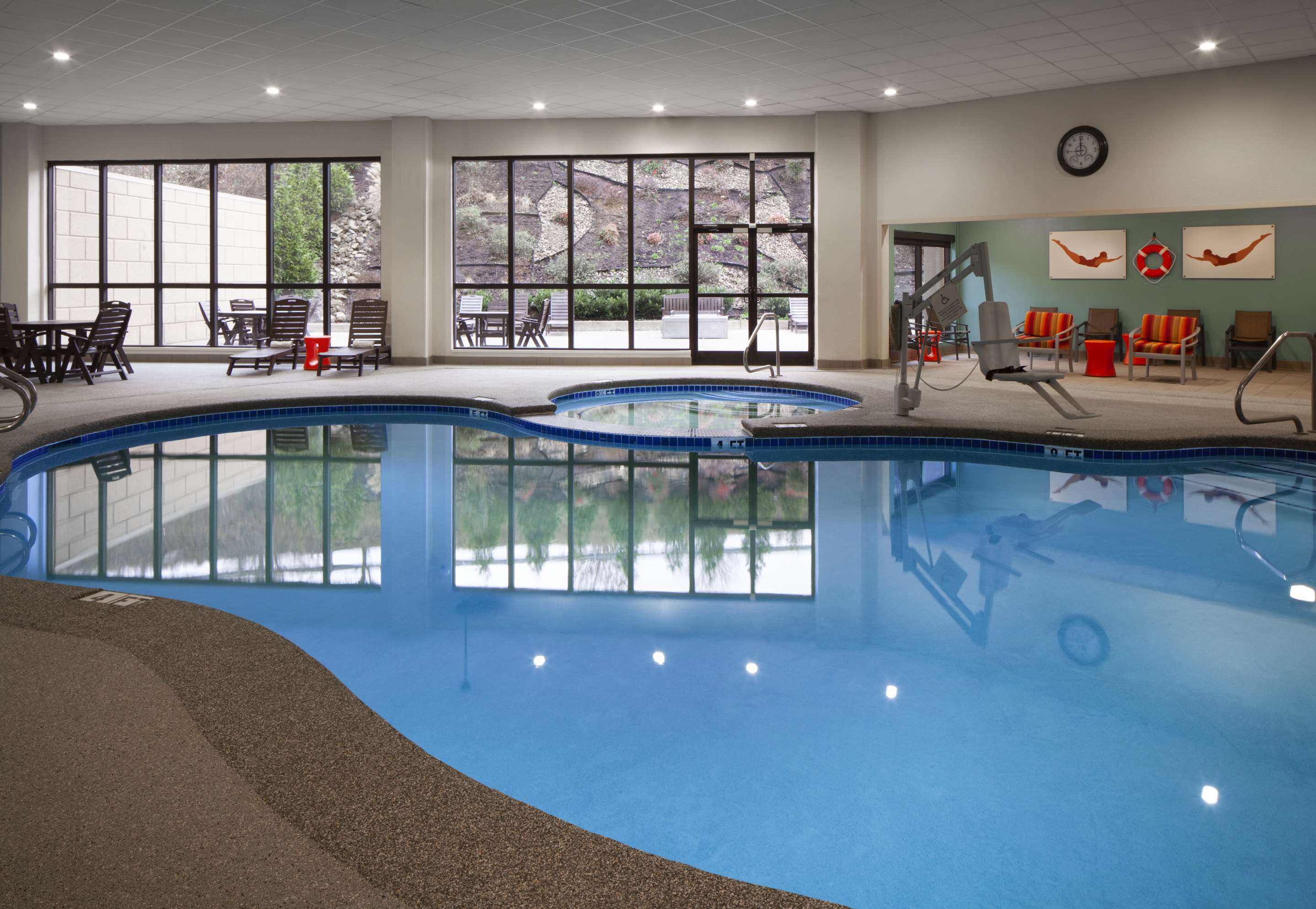 Pool | Hampton Inn Charleston-Southridge