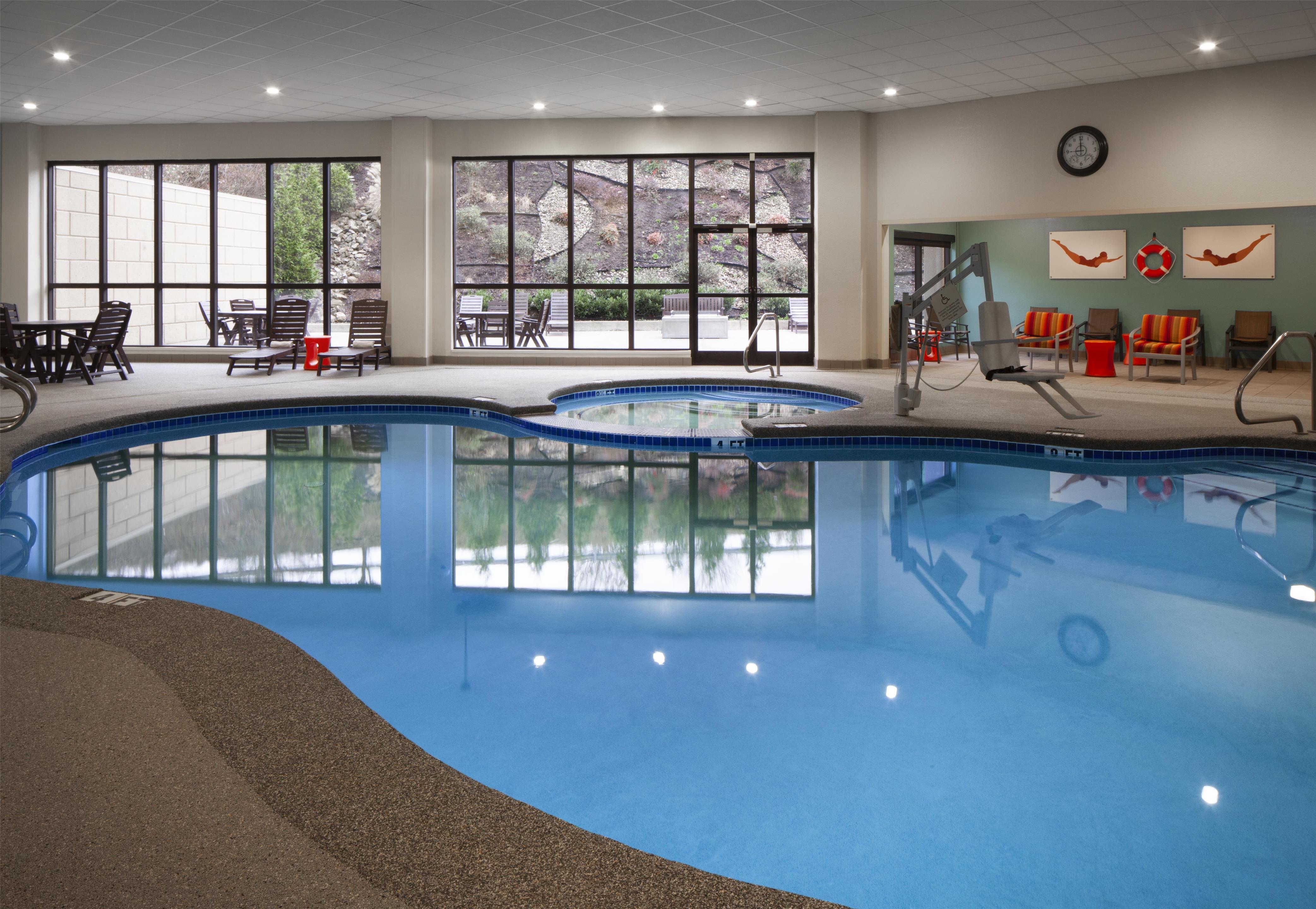 Pool | Hampton Inn Charleston-Southridge