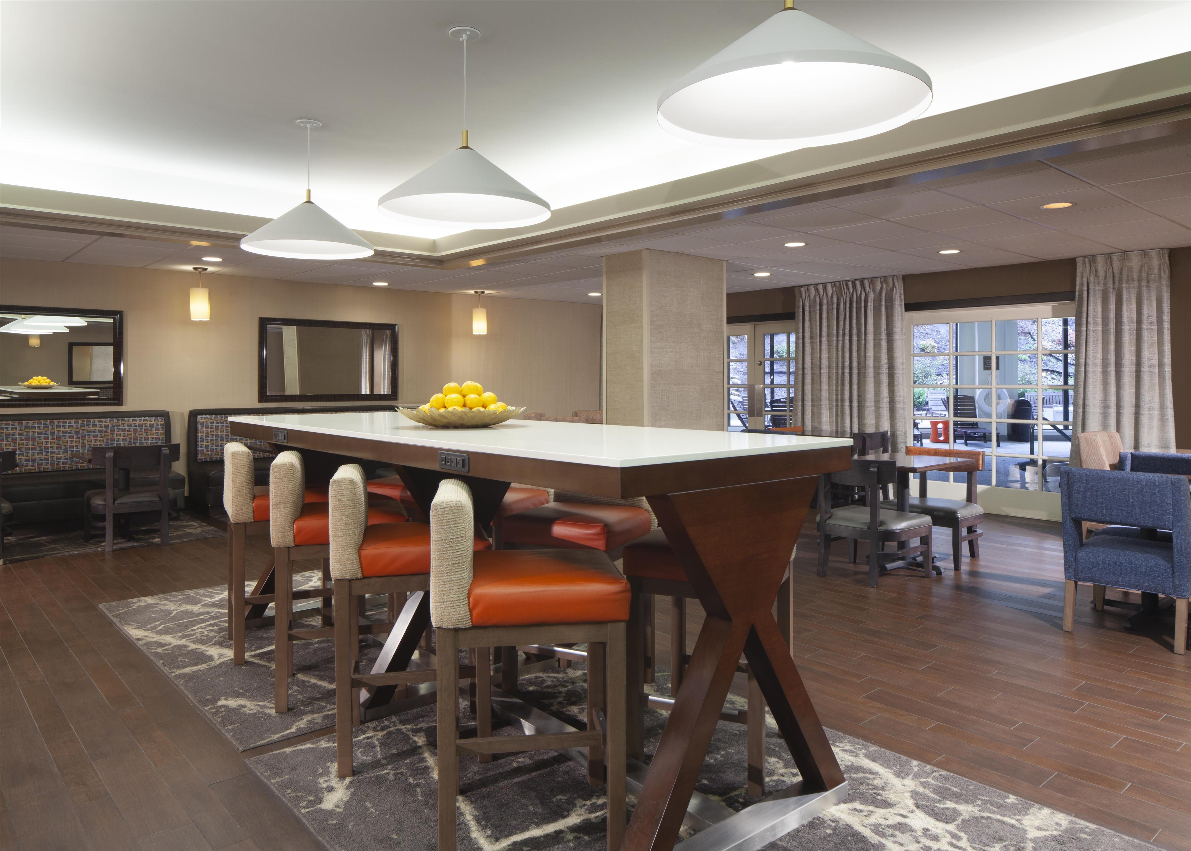 Lobby | Hampton Inn Charleston-Southridge