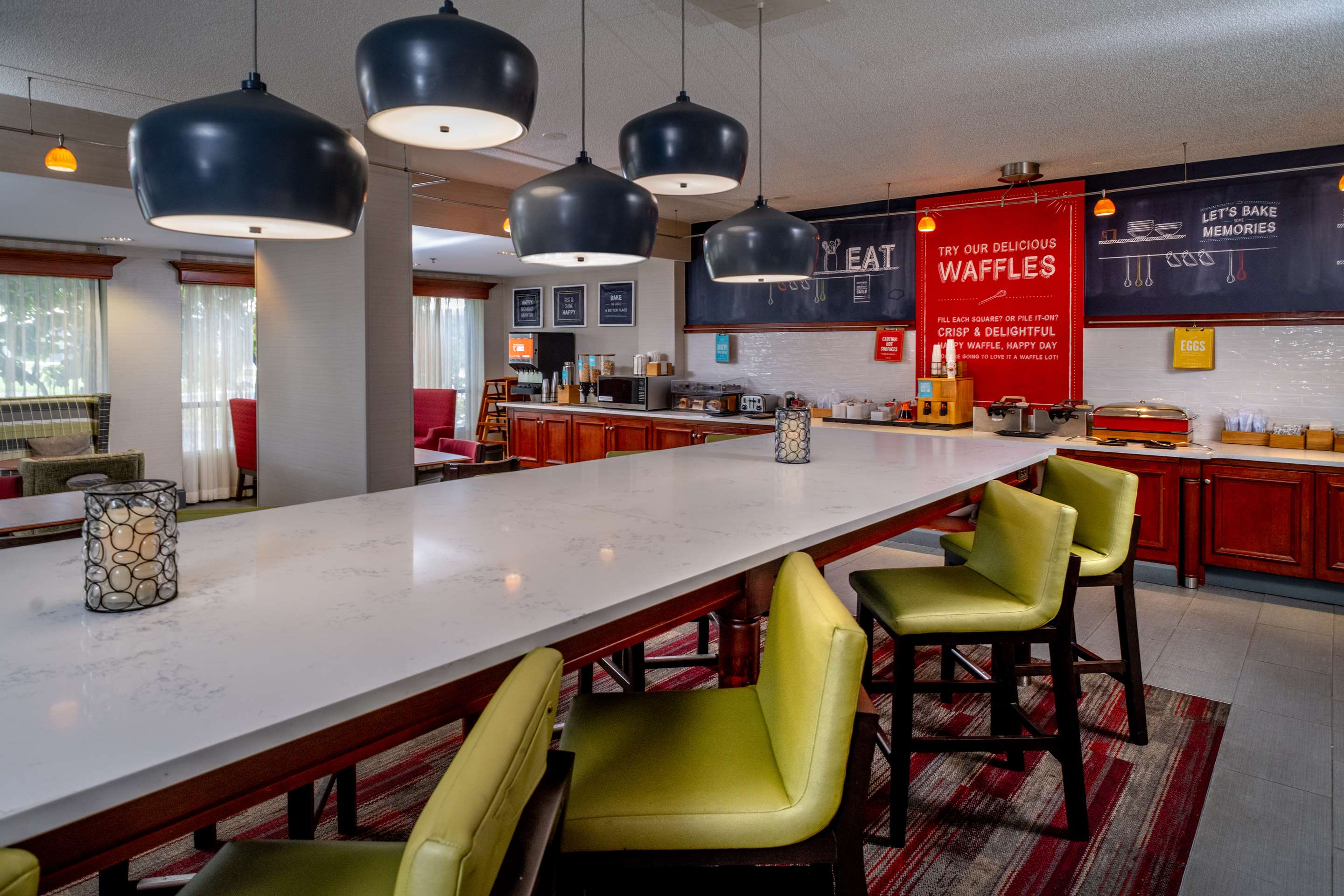 Breakfast Area | Hampton Inn Charleston-Downtown