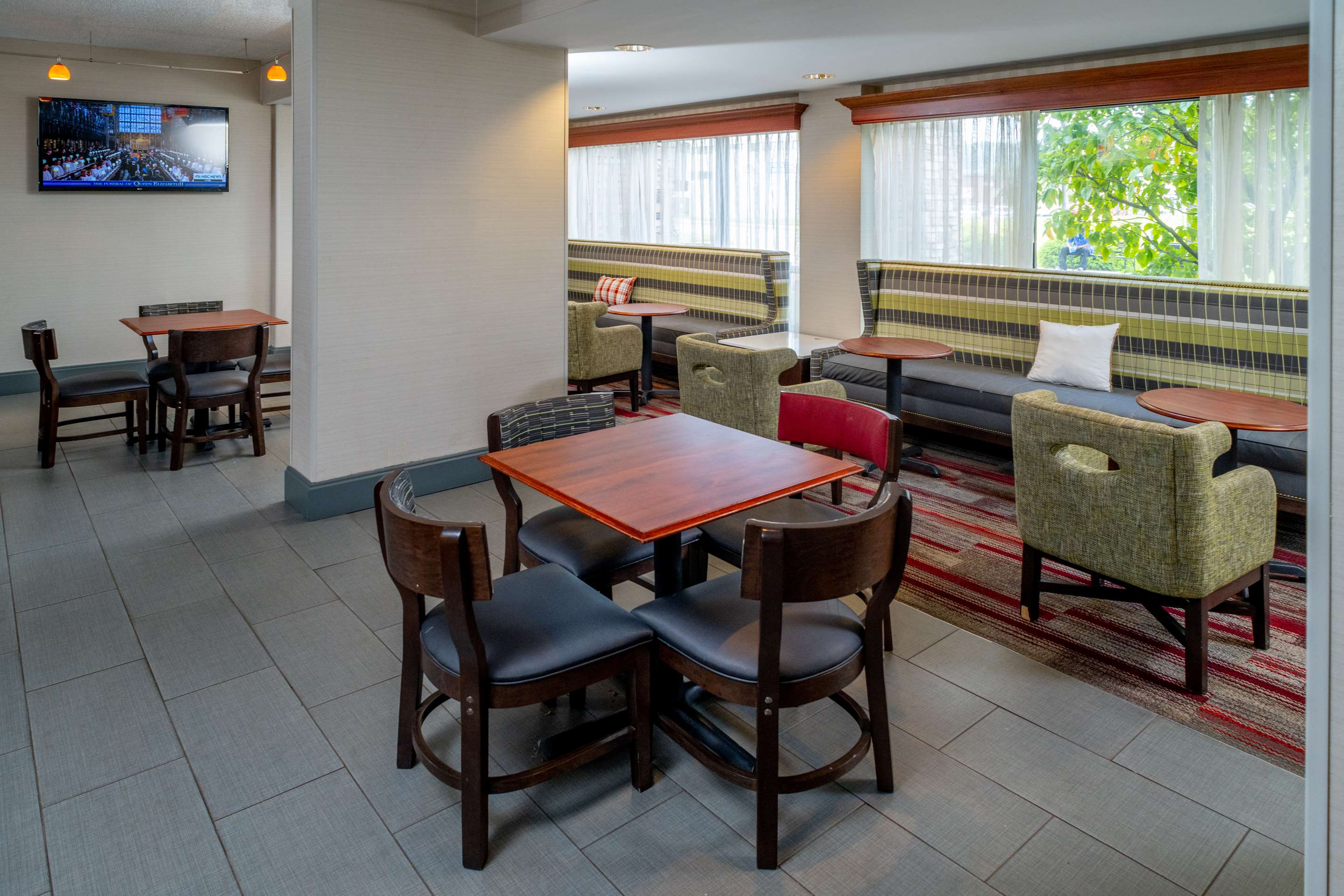Lobby | Hampton Inn Charleston-Downtown