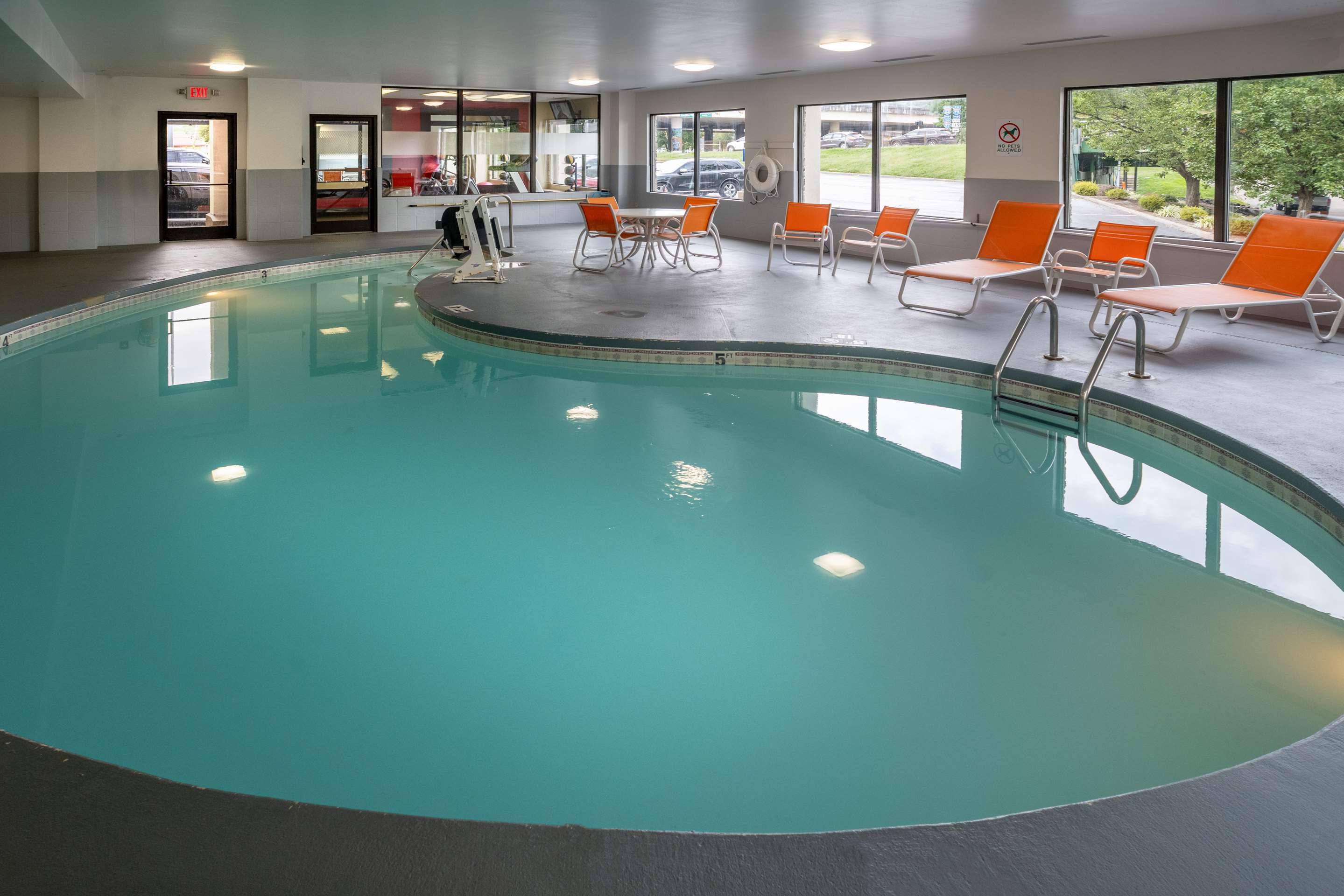 Pool | Hampton Inn Charleston-Downtown