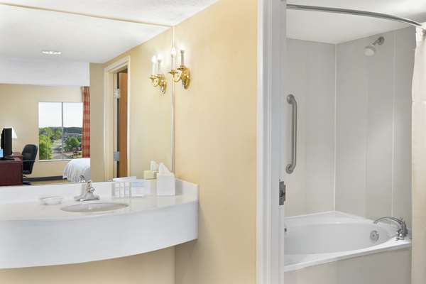  - Hampton Inn North Columbus