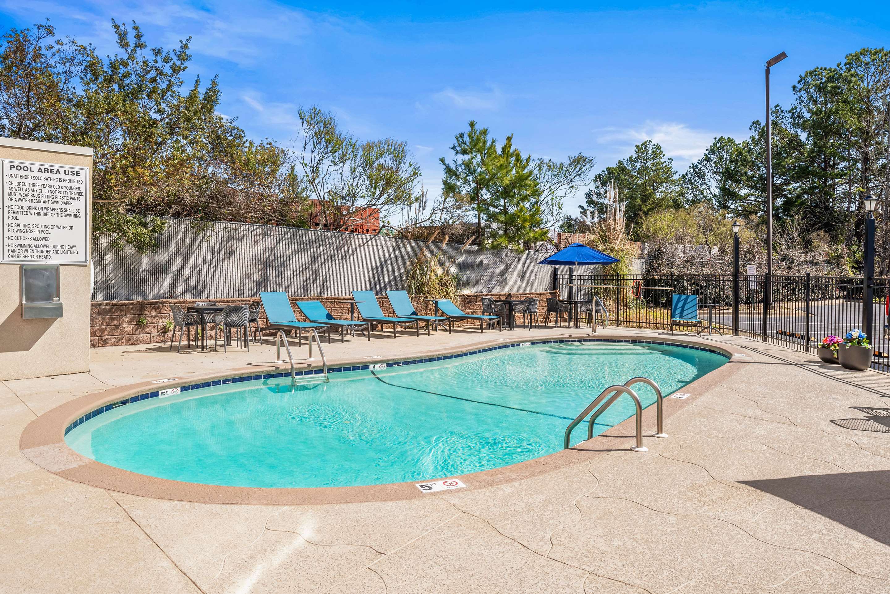 Pool | Hampton Inn Columbus-North