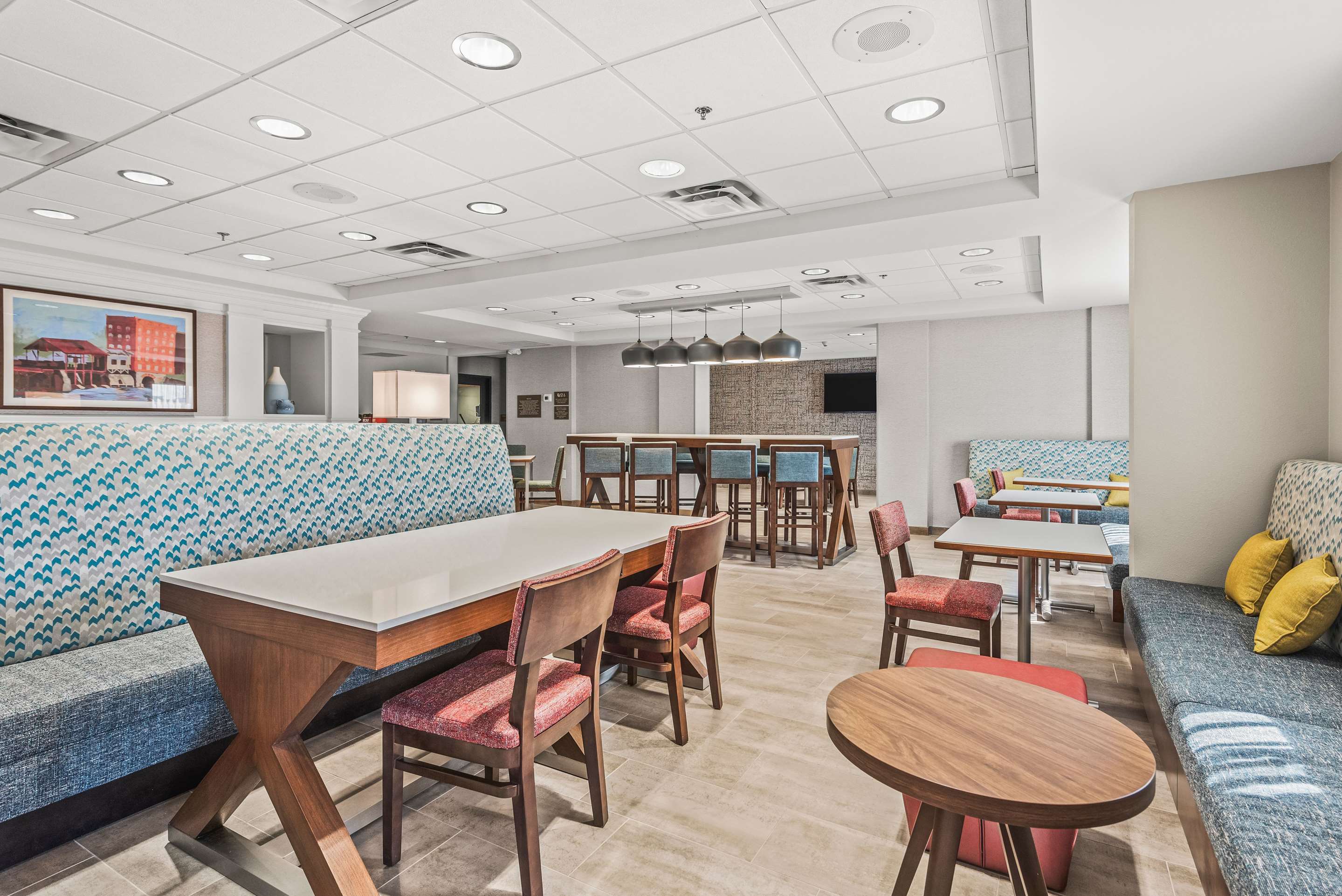 Breakfast Area | Hampton Inn Columbus-North