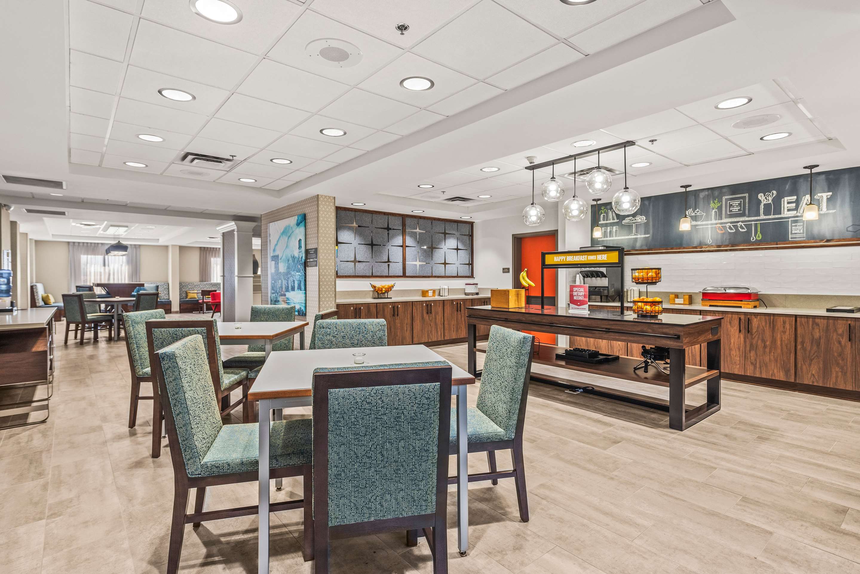 Breakfast Area | Hampton Inn Columbus-North