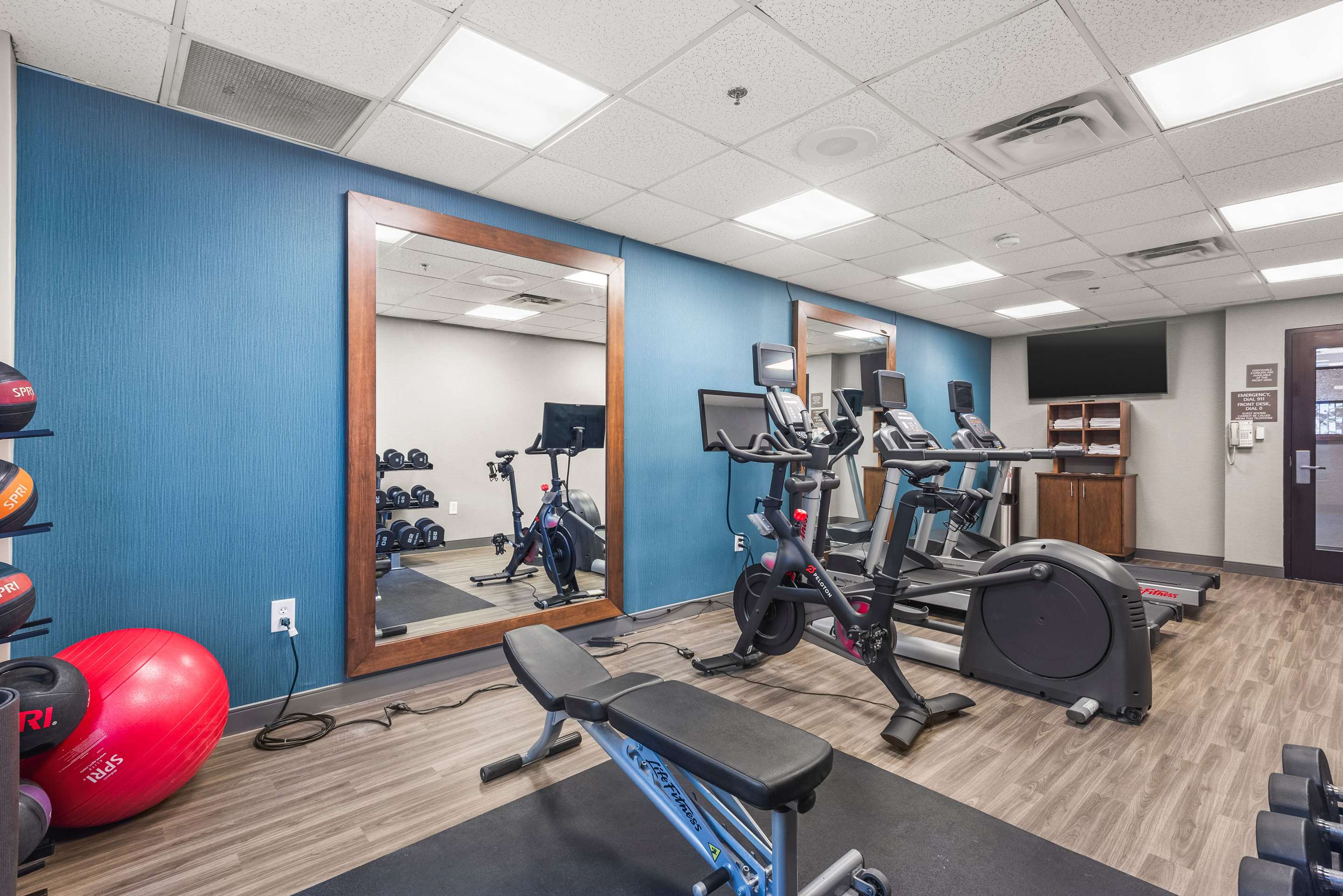 Health club fitness center gym | Hampton Inn Columbus-North