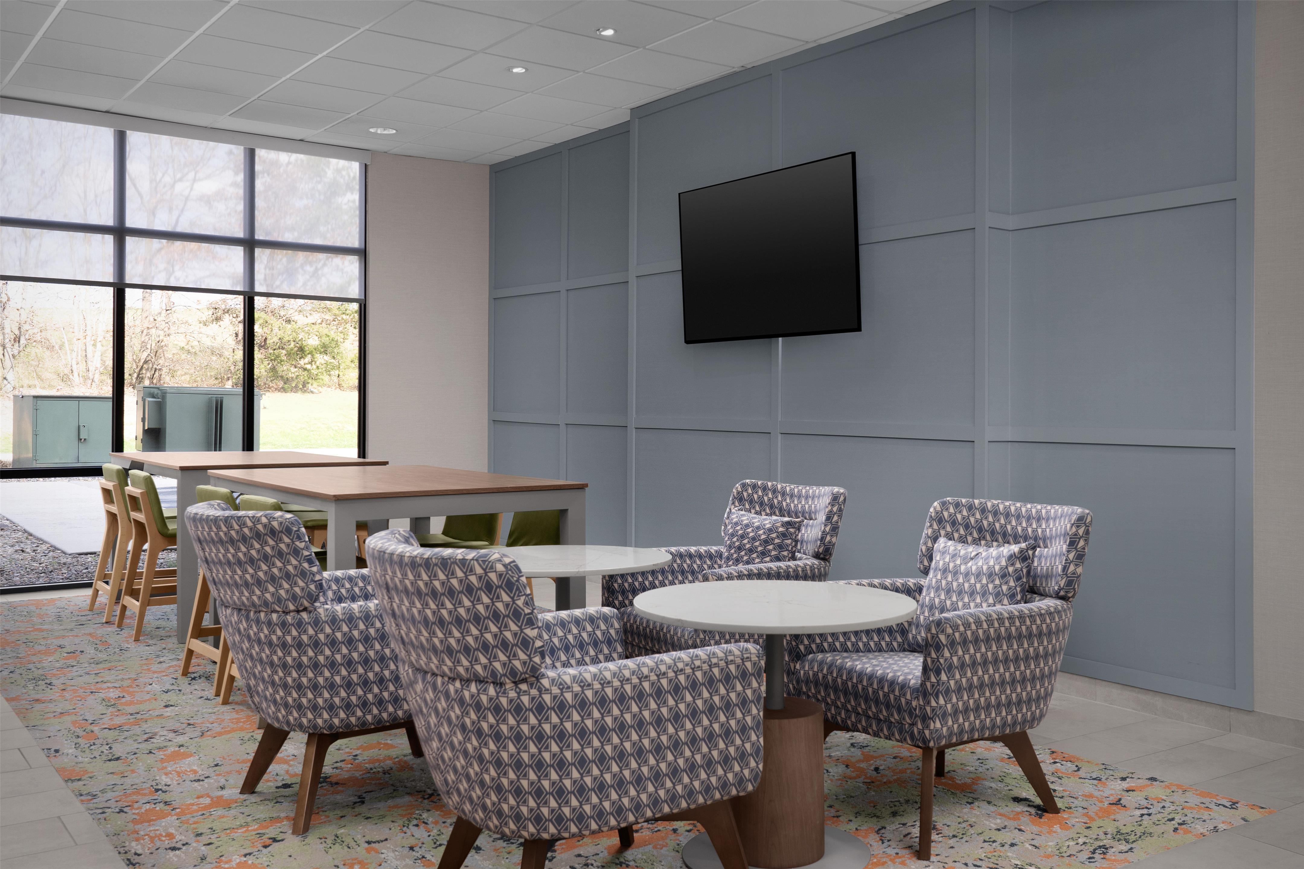 Lobby | Hampton Inn Crossville
