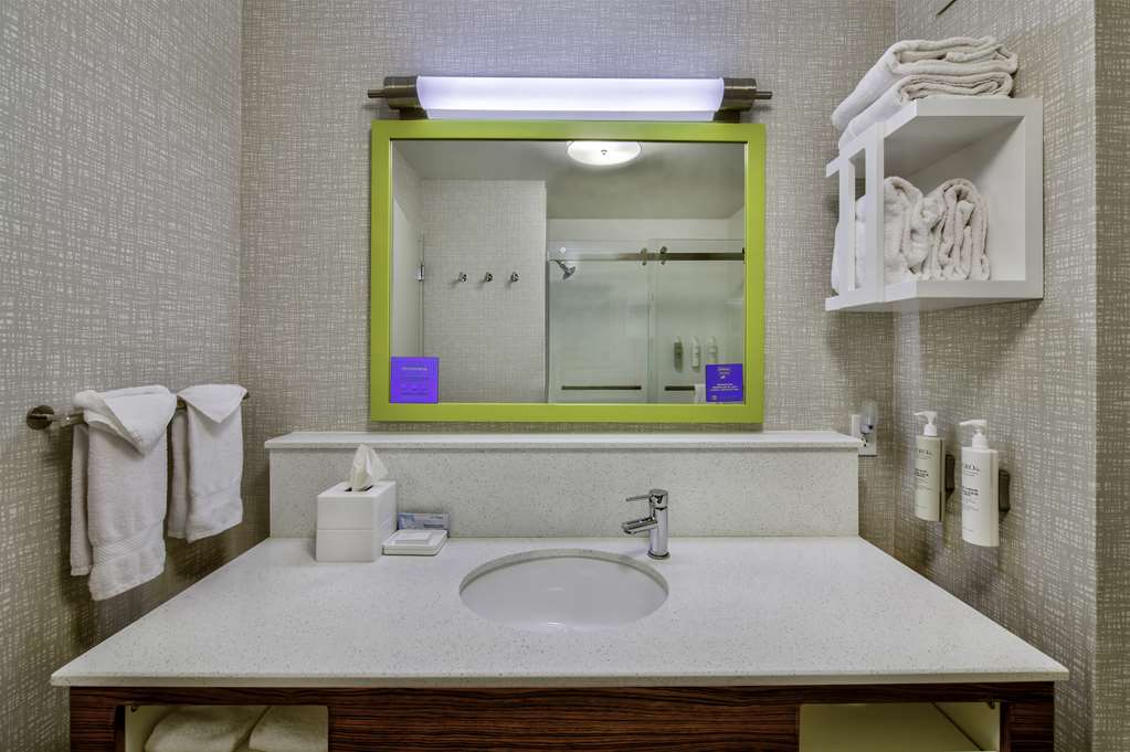 Hampton Inn by Hilton Cortland Room Type - 1 KN ACC TUB SUITE NOSMOK