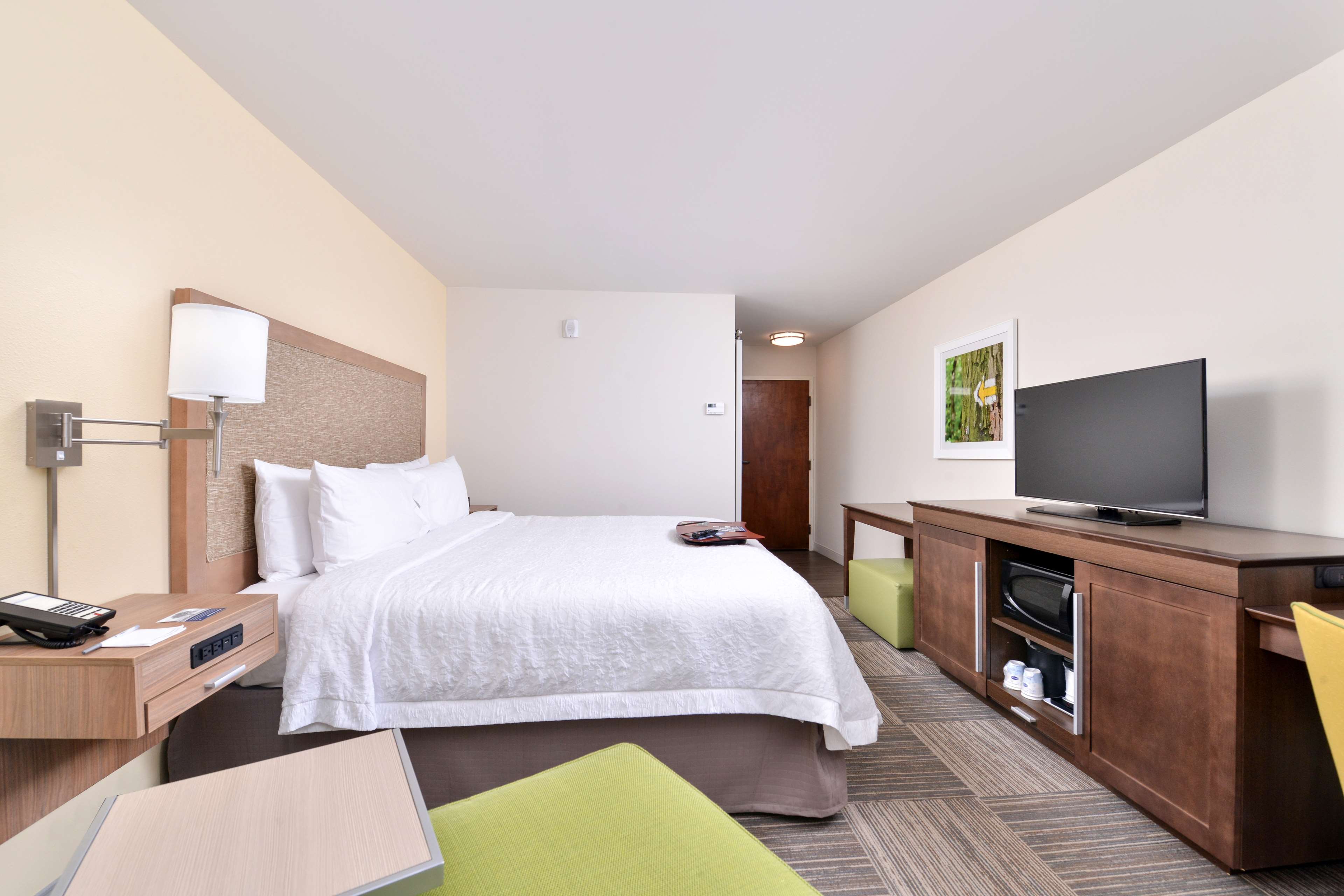 Hampton Inn Cartersville Room Type - 1 KING MICROWV FRIDGE NS