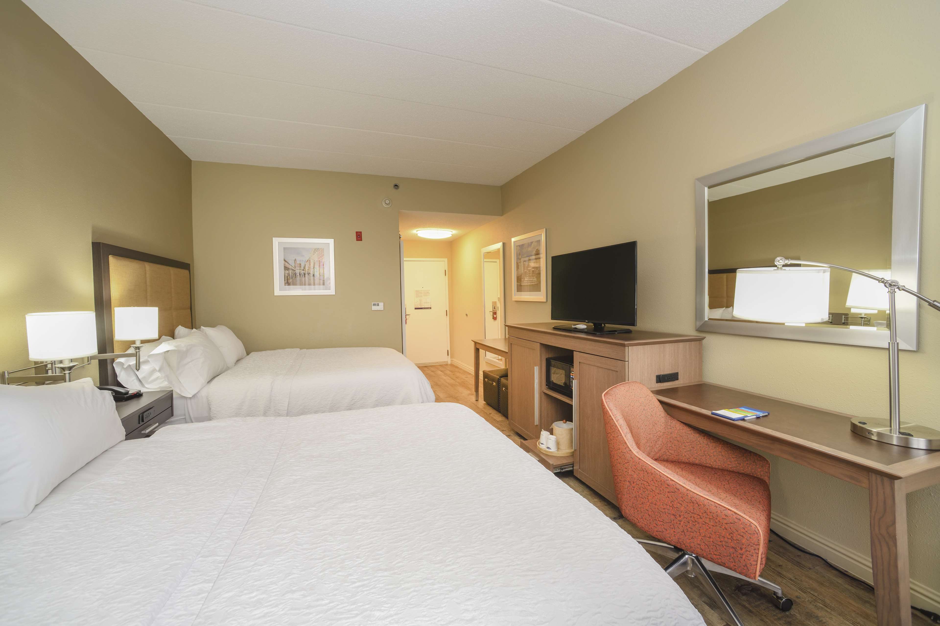 Hampton Inn Cincinnati Eastgate Room Type - 2 QUEENS MICRO-FRIDGE NS