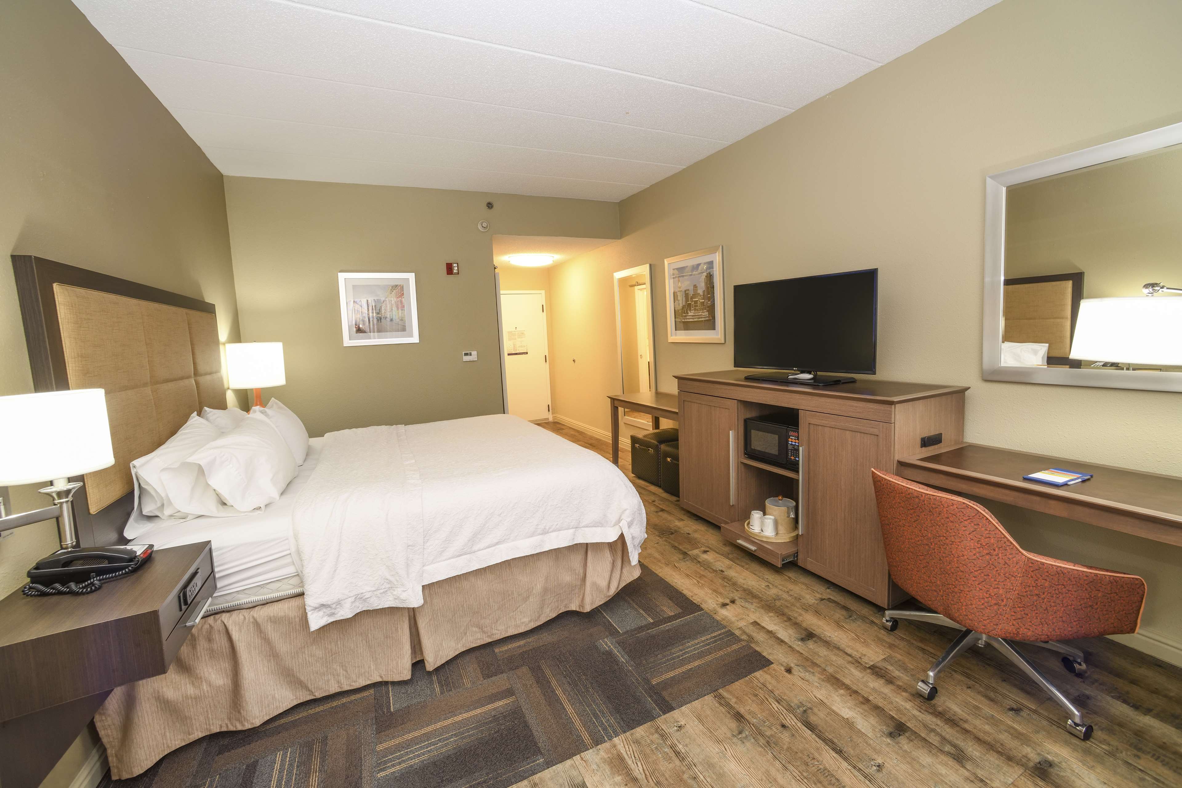 Hampton Inn Cincinnati Eastgate Room Type - 1KNG MOB HEAR ACC W TUB NS