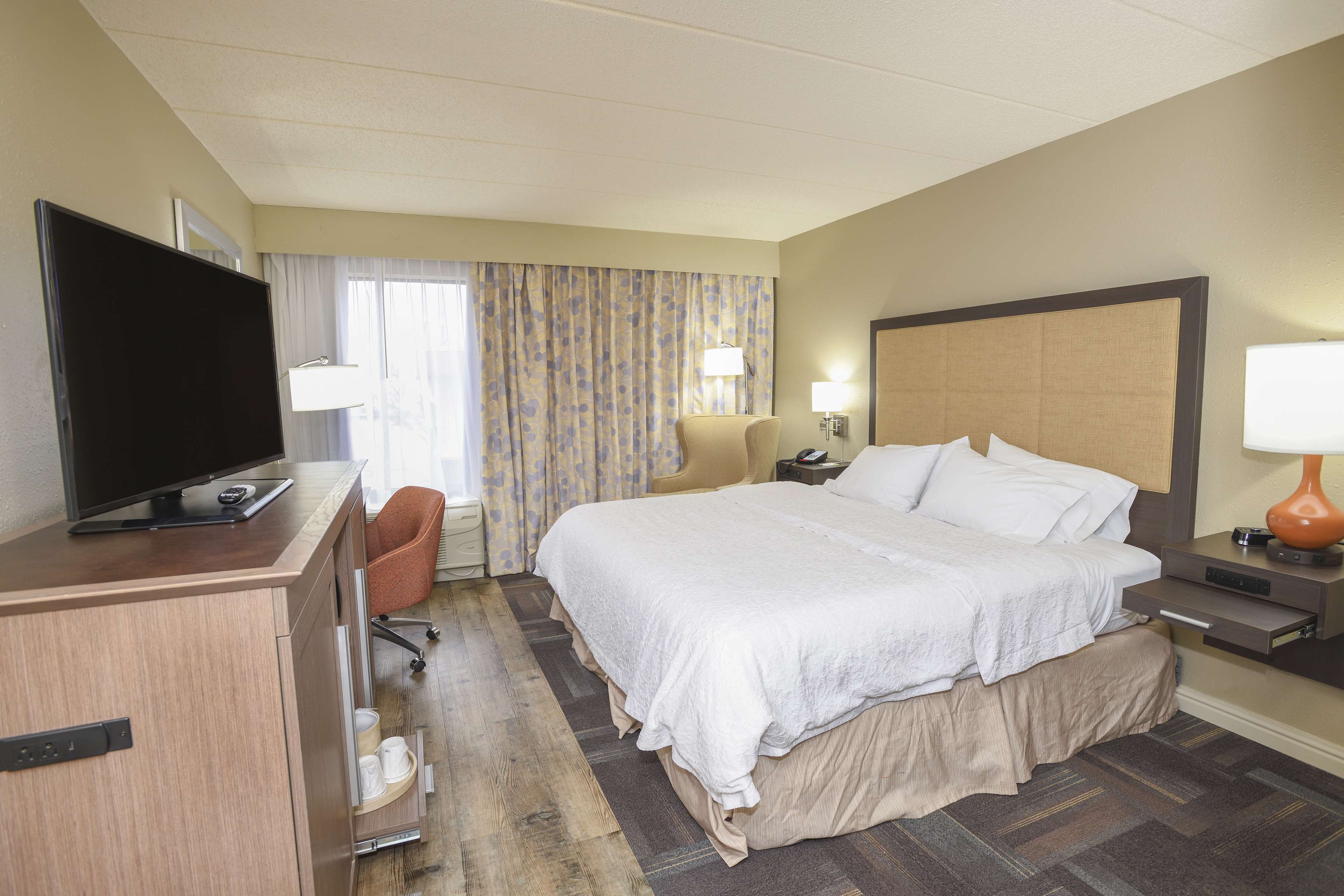 Hampton Inn Cincinnati Eastgate Room Type - 1 KING W FRIDGE-MICROWV NS