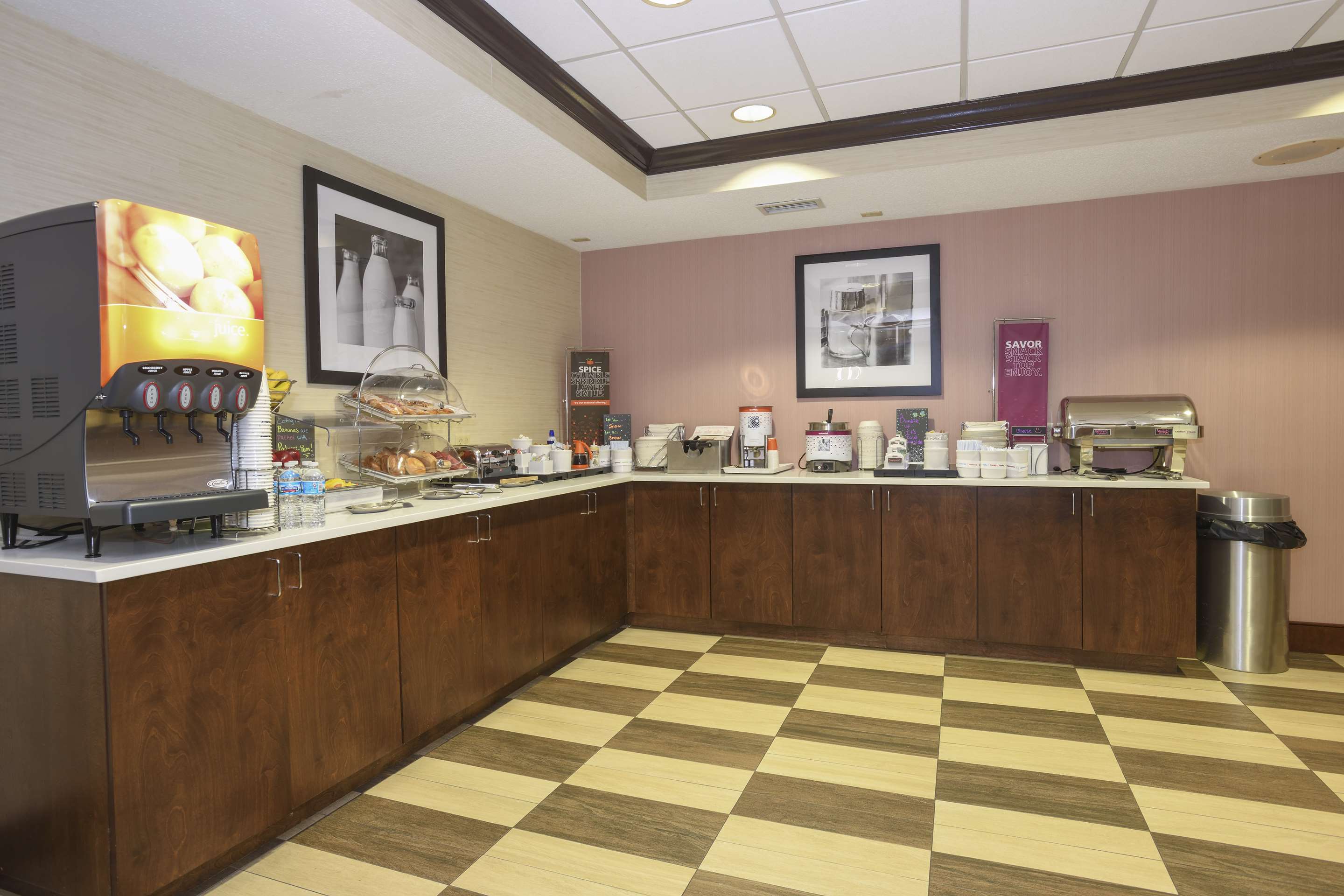 Breakfast Area | Hampton Inn Cincinnati-Eastgate