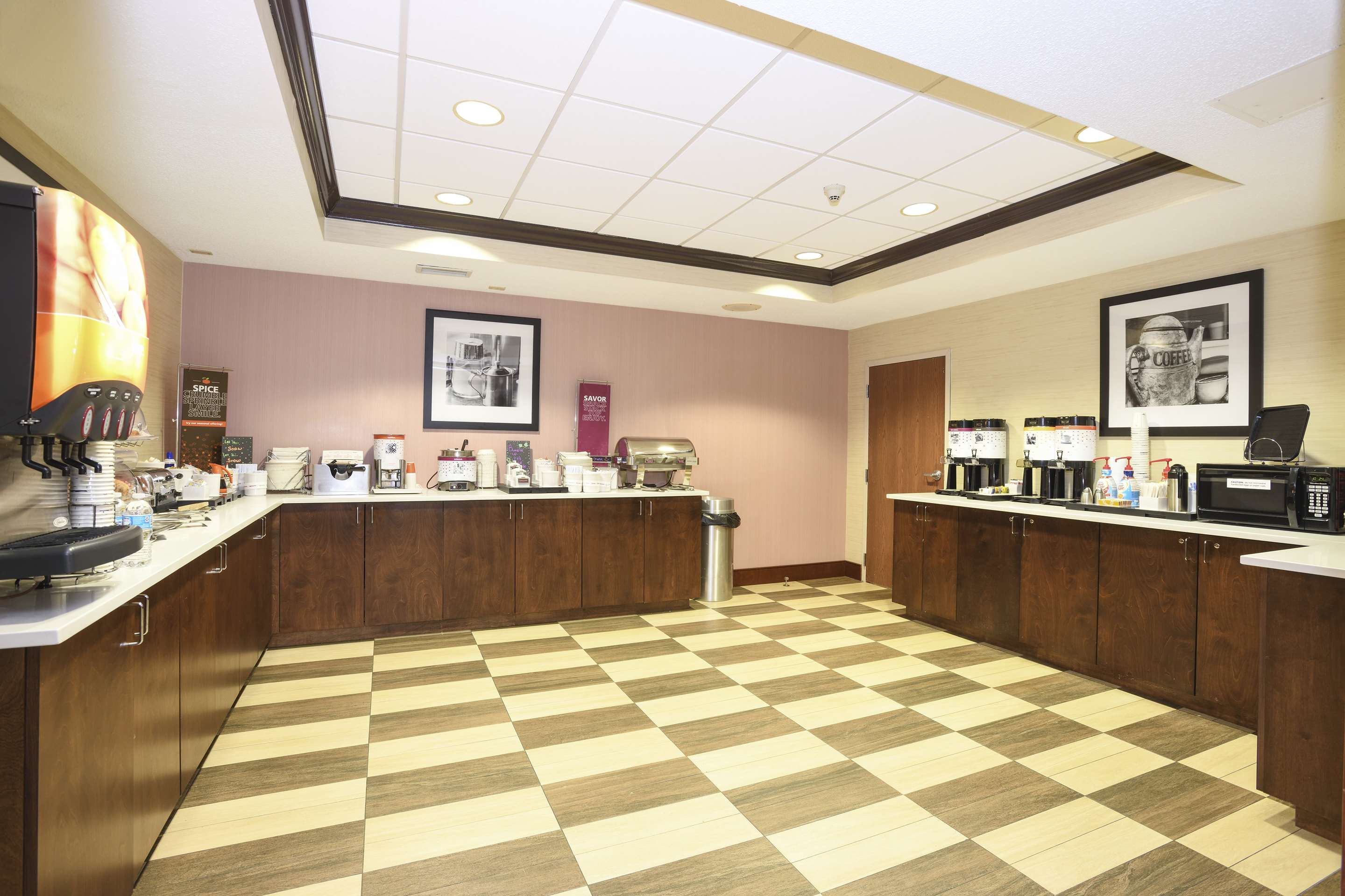 Breakfast Area | Hampton Inn Cincinnati-Eastgate