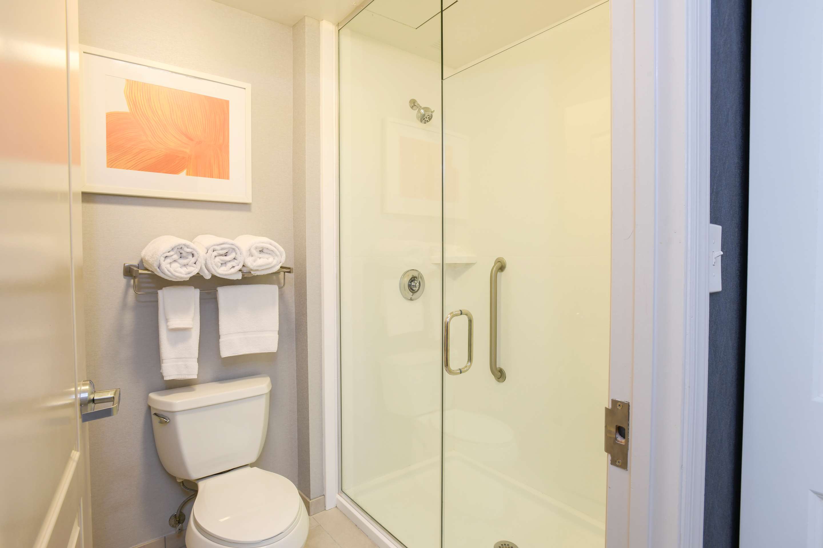 Guest room bath