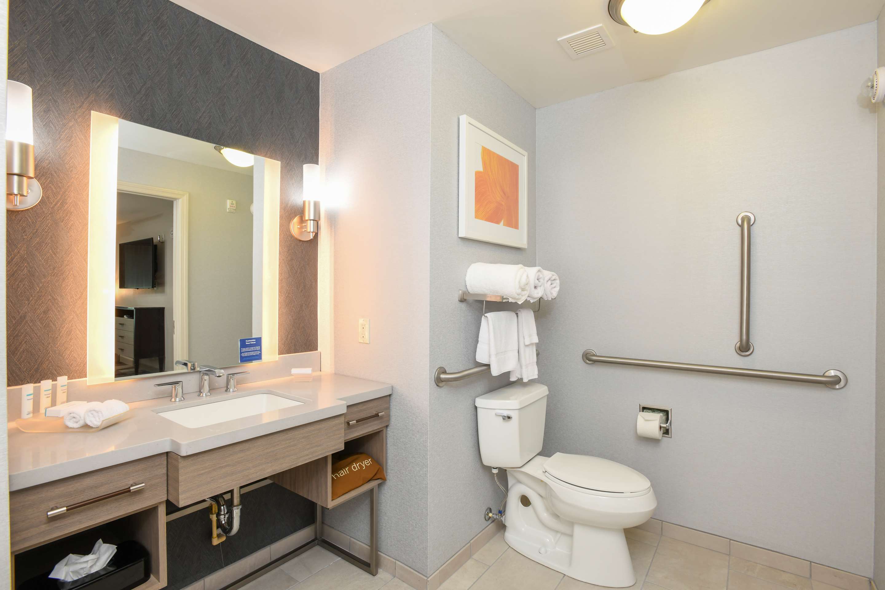 Guest room bath