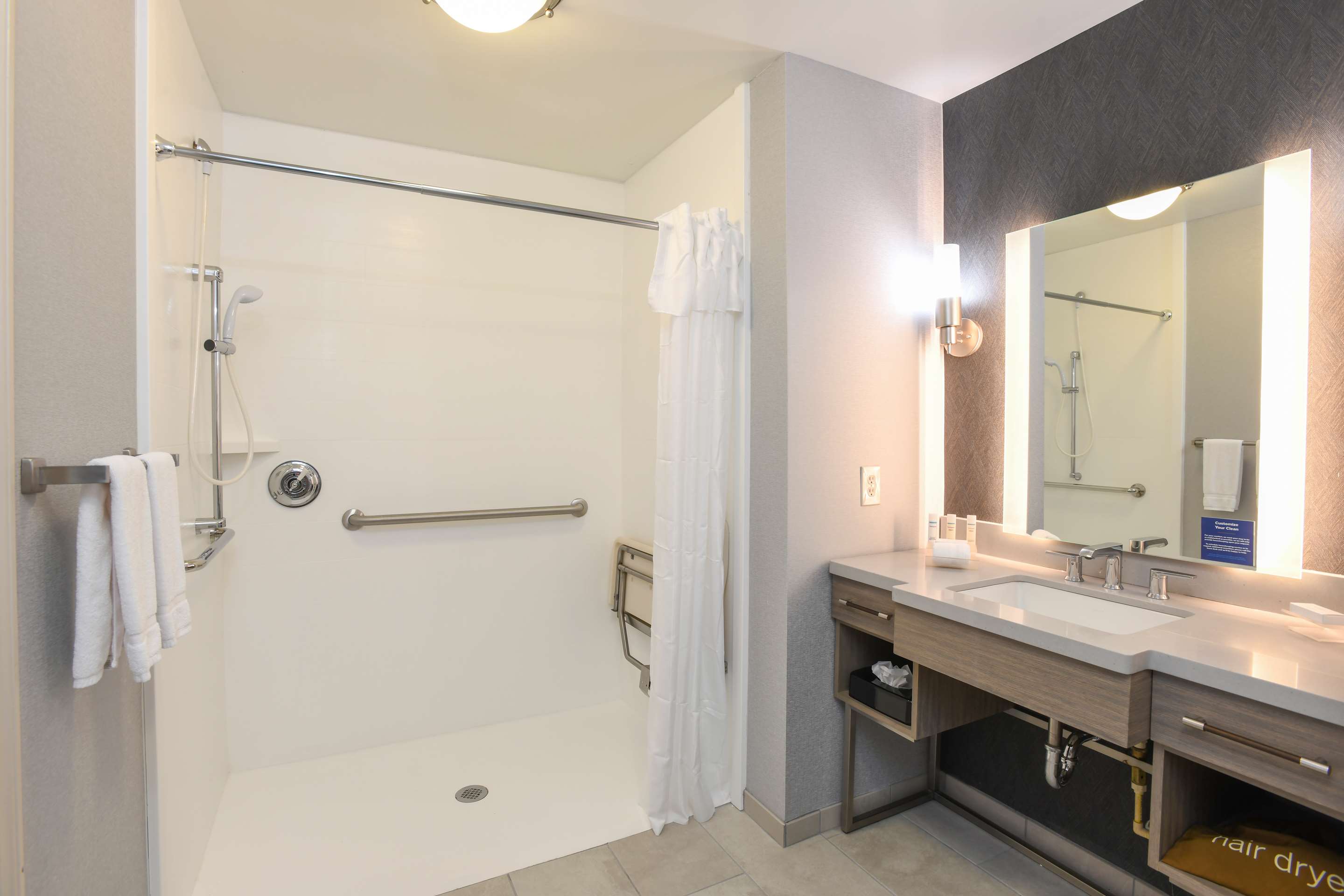 Guest room bath