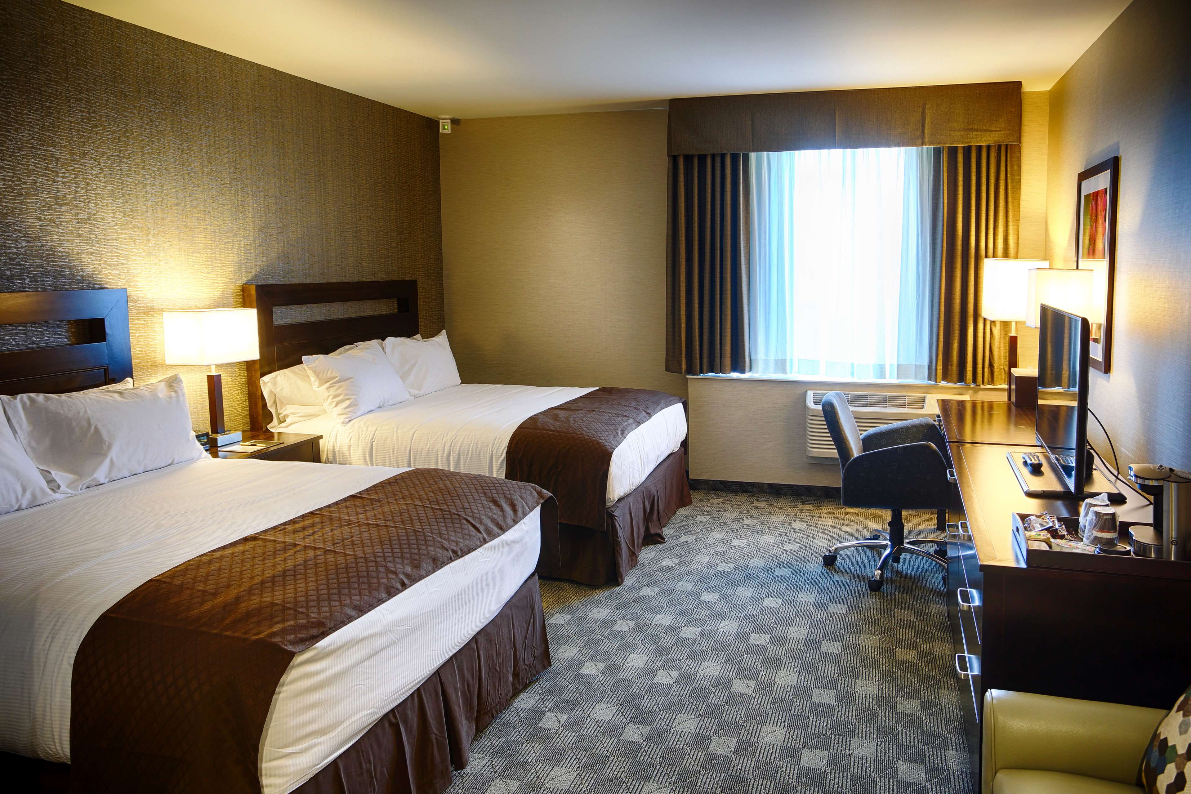 DoubleTree by Hilton Lawrenceburg Room Type - 2QN MOB HEAR ACC RI-SHW