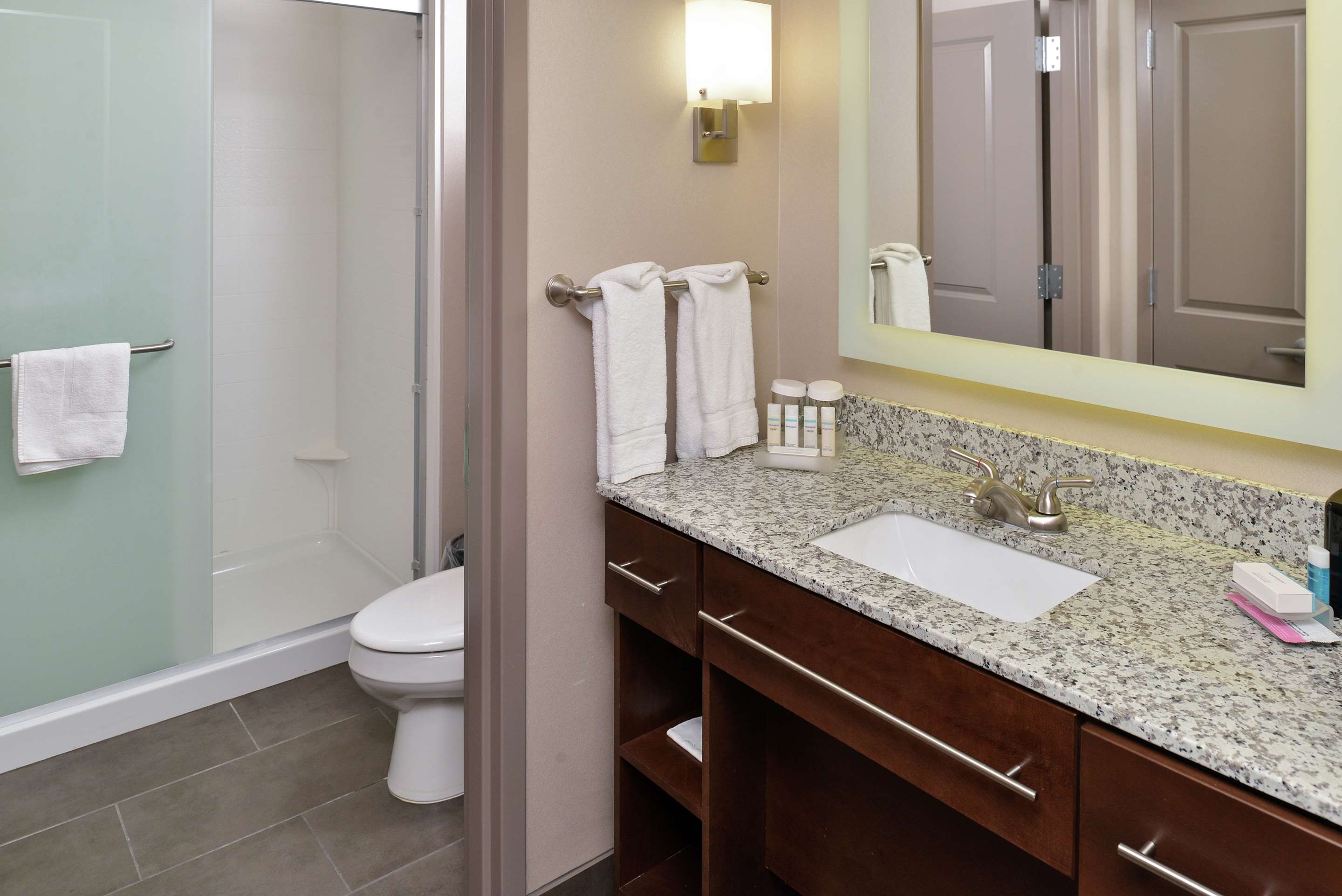 Guest room bath