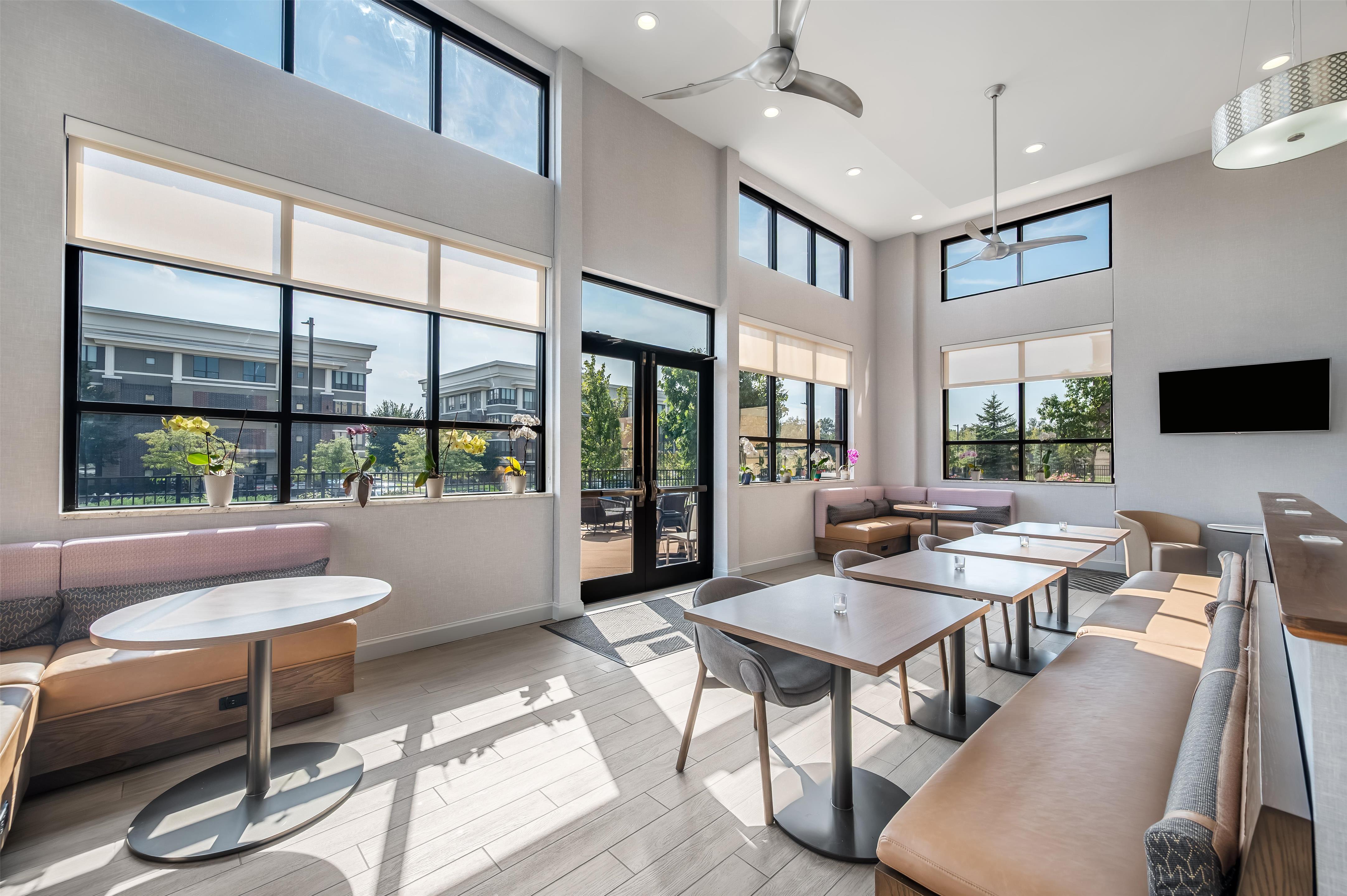 Breakfast Area | Homewood Suites By Hilton Cincinnati Mason