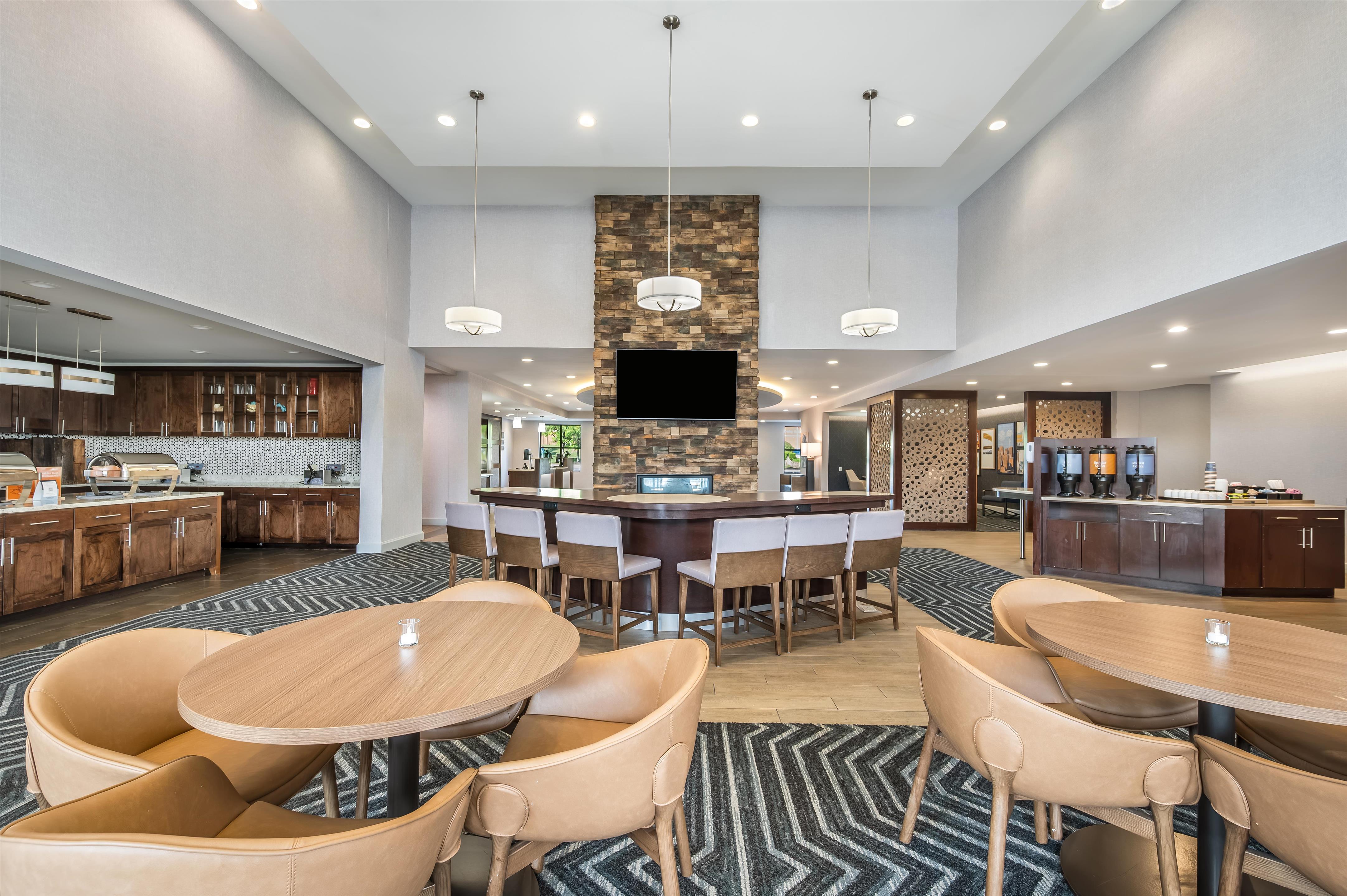 Breakfast Area | Homewood Suites By Hilton Cincinnati Mason