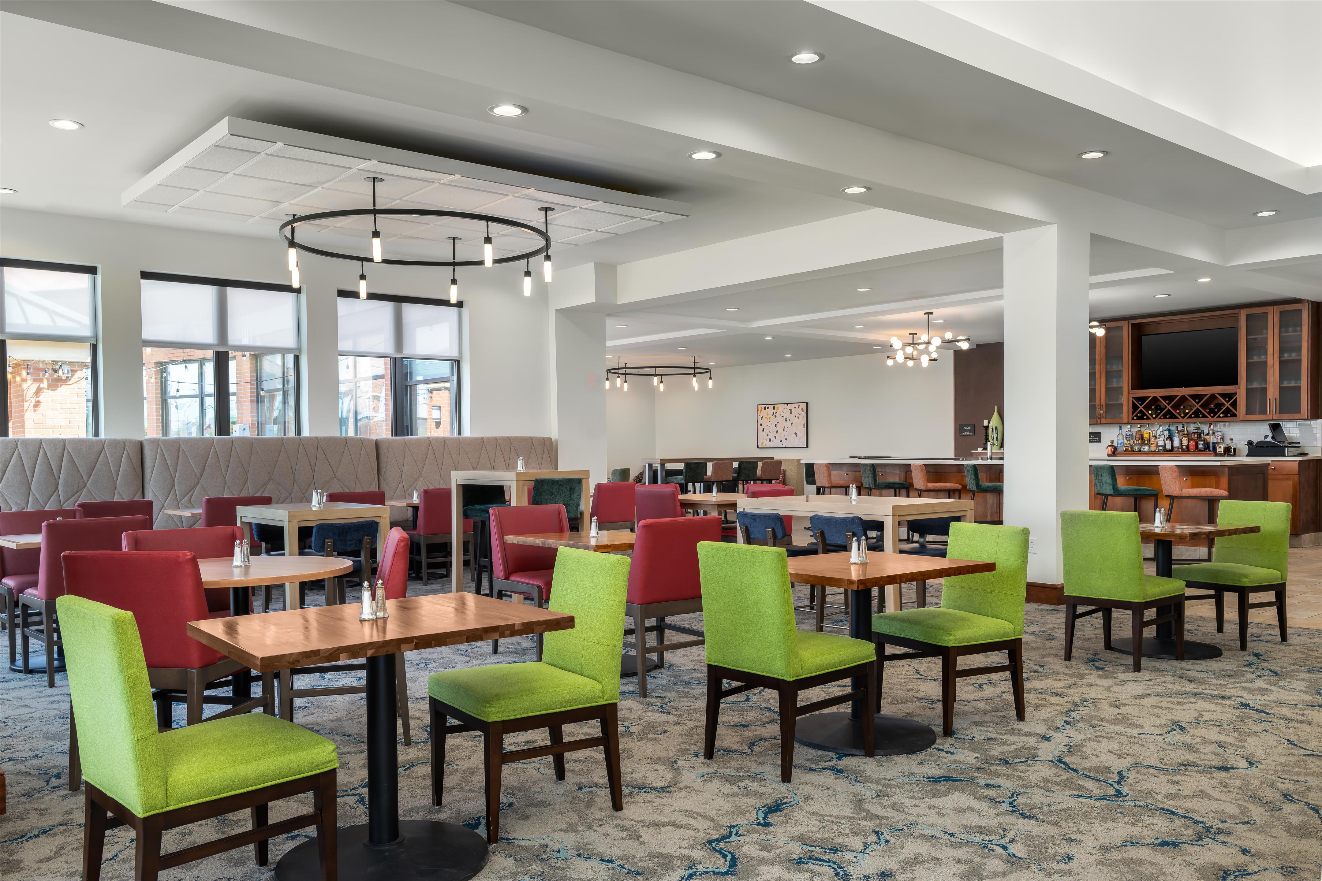 Restaurant | Hilton Garden Inn Cincinnati/West Chester