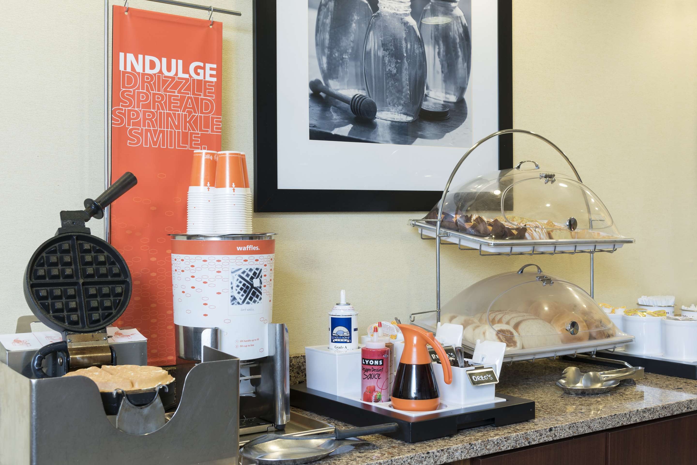 Breakfast Area | Hampton Inn Cincinnati Airport South