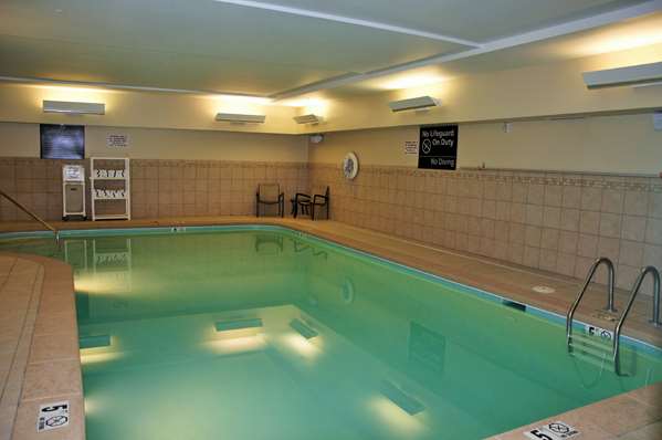 Pool - Hampton Inn & Suites Uptown Cincinnati - I-71, Exit 3 & 3B