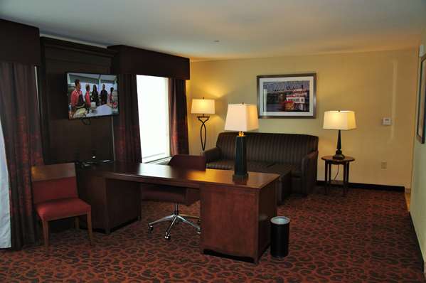 - Hampton Inn & Suites Uptown Cincinnati - I-71, Exit 3 & 3B