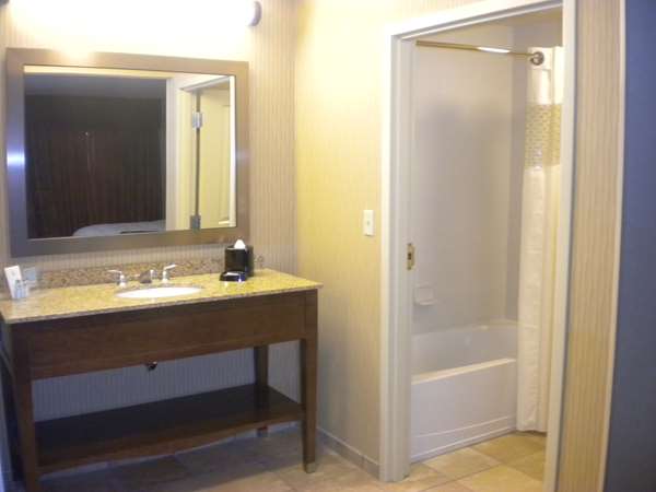  - Hampton Inn & Suites Uptown Cincinnati - I-71, Exit 3 & 3B