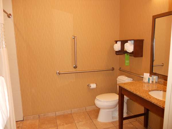  - Hampton Inn & Suites Uptown Cincinnati - I-71, Exit 3 & 3B