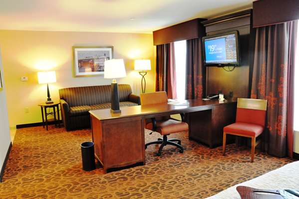  - Hampton Inn & Suites Uptown Cincinnati - I-71, Exit 3 & 3B