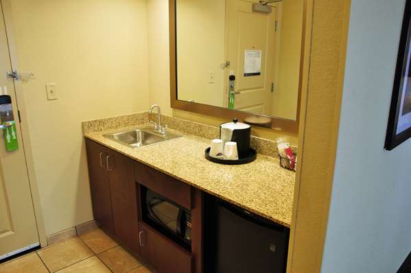  - Hampton Inn & Suites Uptown Cincinnati - I-71, Exit 3 & 3B