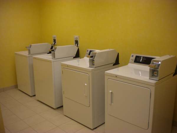  - Hampton Inn & Suites Uptown Cincinnati - I-71, Exit 3 & 3B