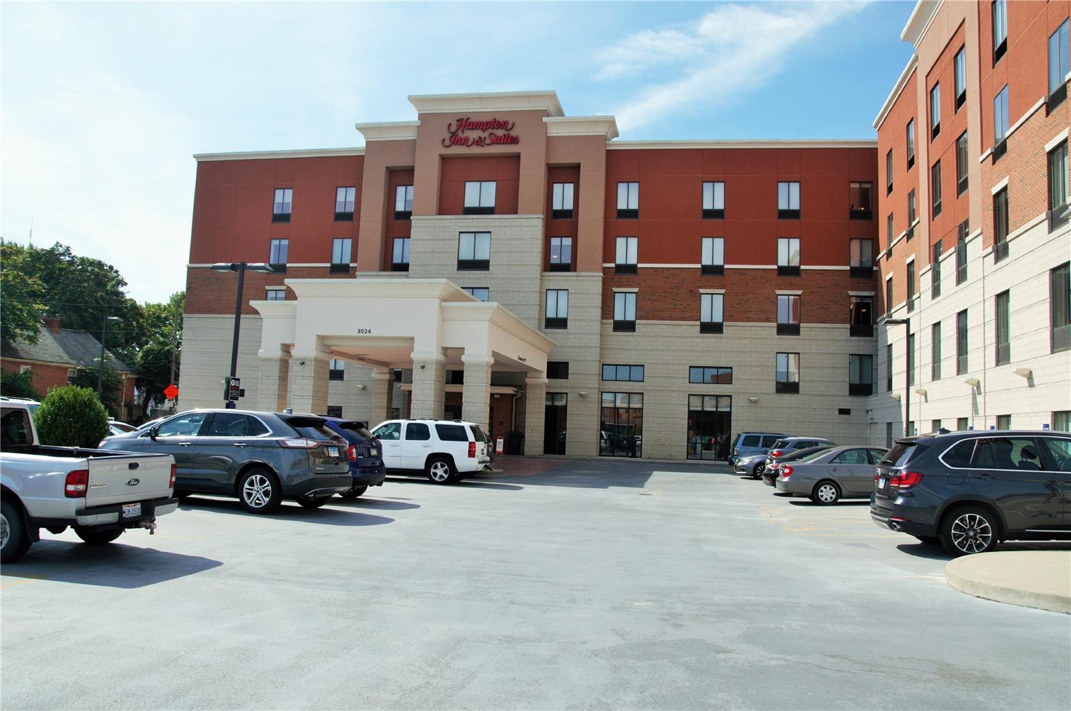 Hampton Inn & Suites Uptown-University